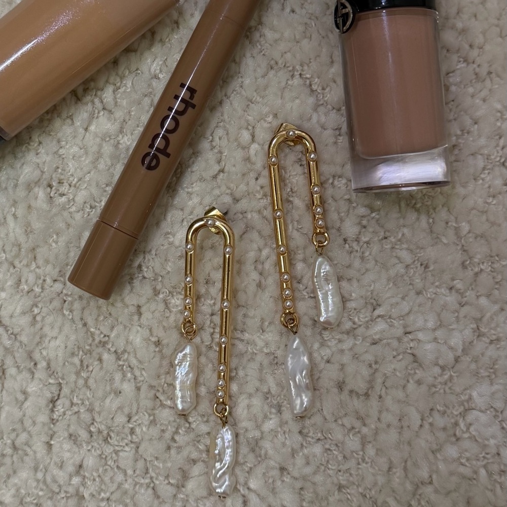 Chic Gold and Pearl Dangle Earrings - Picture 5 of 5